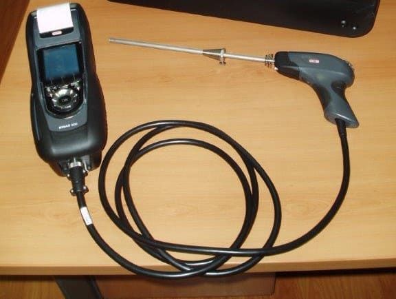 Analizador electrónico de combustión de Coproter con su sonda