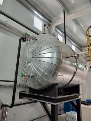 Depósito de condensados aislado en una instalación de vapor